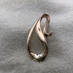 Sleek Gold-Toned Women's Brooch with LC marked on back